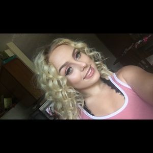 Meet your Posher, Kayla